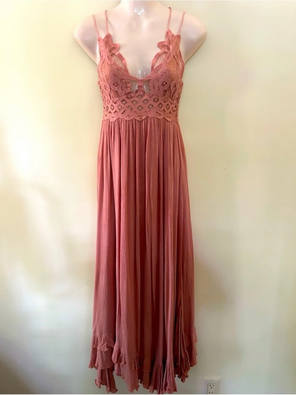 FREE PEOPLE ADELLA Maxi Lace
Slip Dress, rose pink, Size Medium - Picture 2 of 3